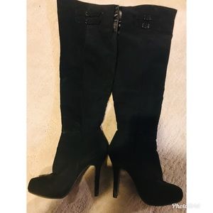 Black heeled boots